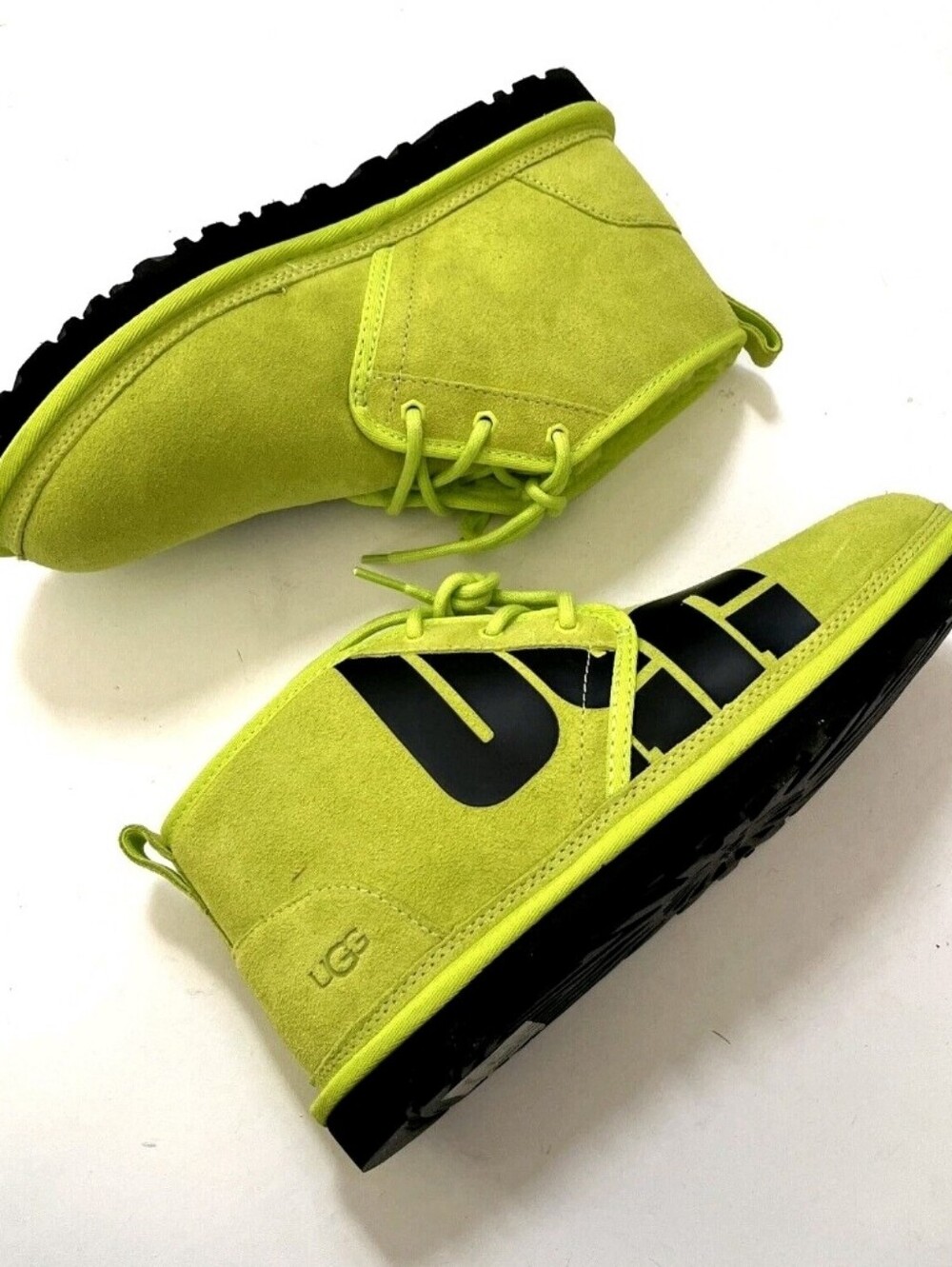 UGG Neumel Chopd Suede Chukka Boots Key Lime/Black Men’s 7/ Women’s 8.5 New